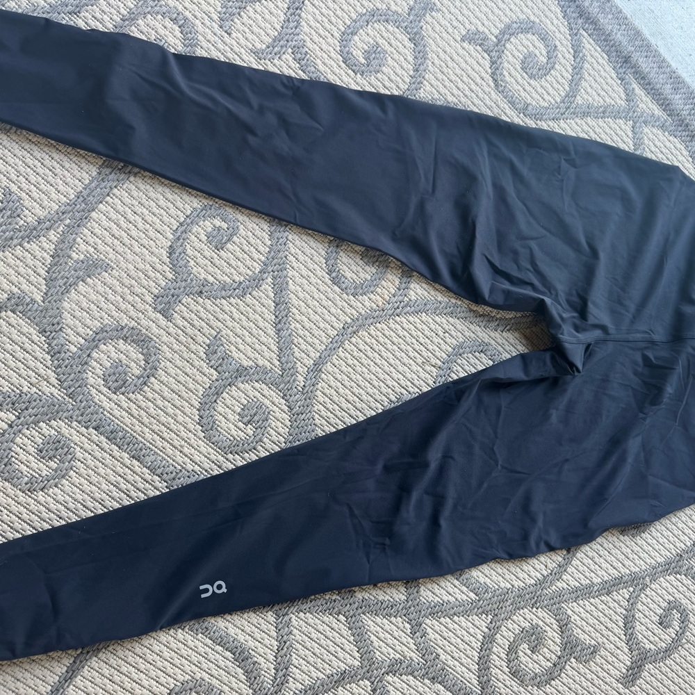 On Running ON CLOUD Women's Long Performance Tights in Black SIZE Large